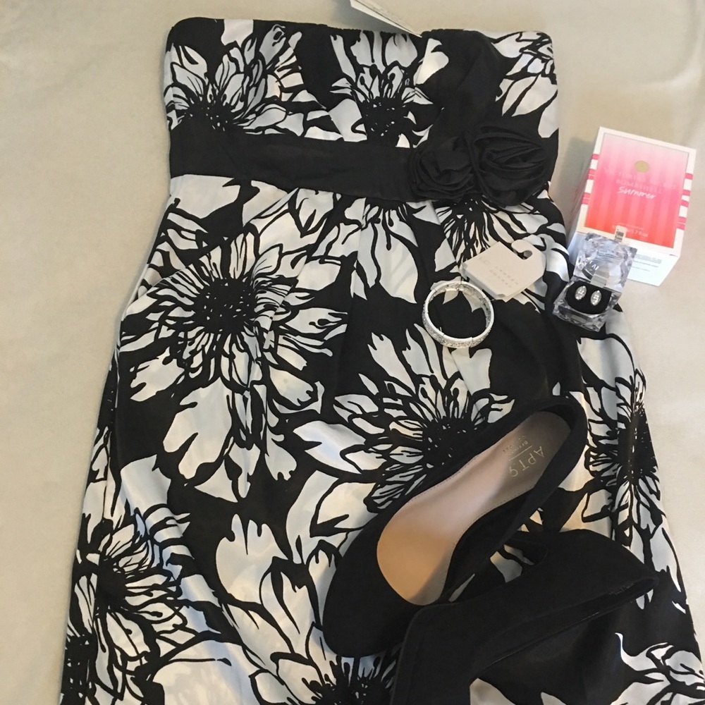 NWT size 9 Speechless Pleated Paisley dress